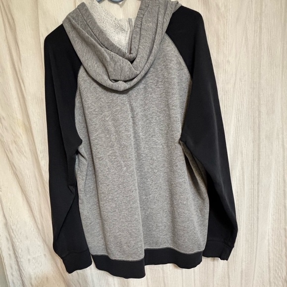 Men’s Oakley Hoodie. Hooded long sleeveeve sweaterer - Picture 2 of 3